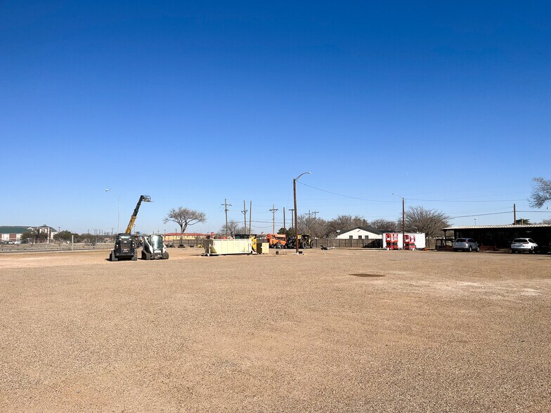 More Photos Of 5906 Avenue A, Lubbock Industrial For Sale