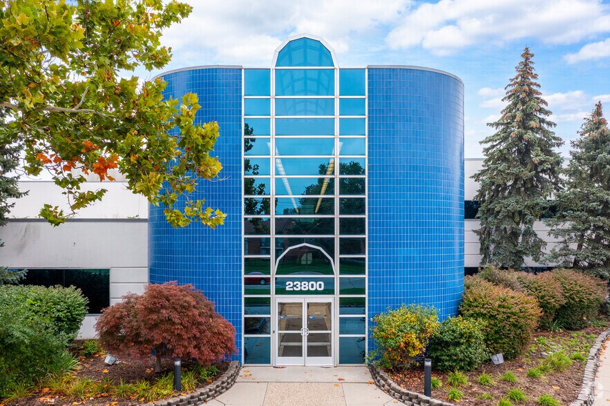 Primary Photo Of 23800 W 10 Mile Rd, Southfield Medical For Lease