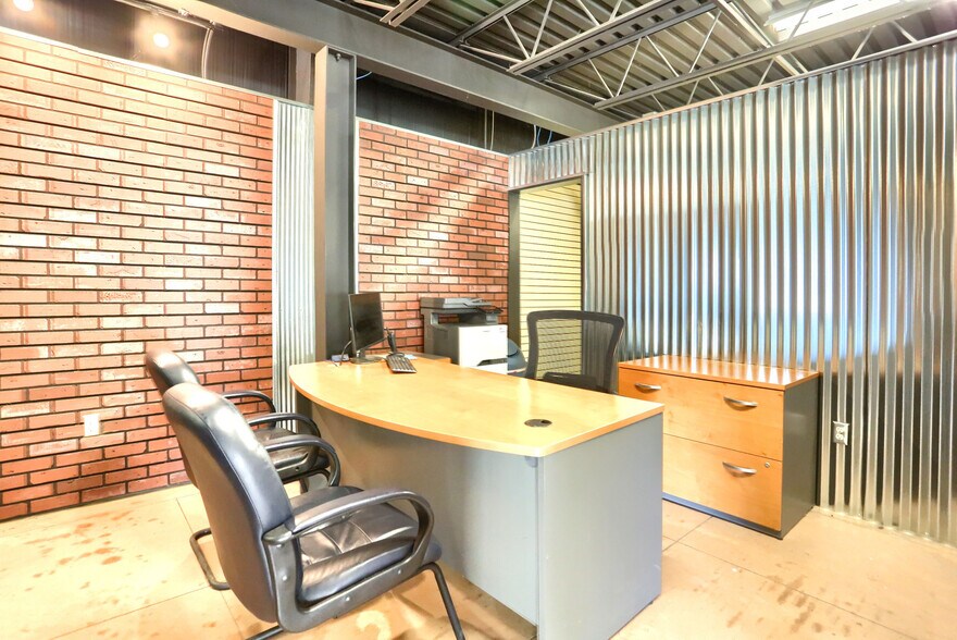 More Photos Of 665 W Connexion Way, Columbia City Flex For Sale