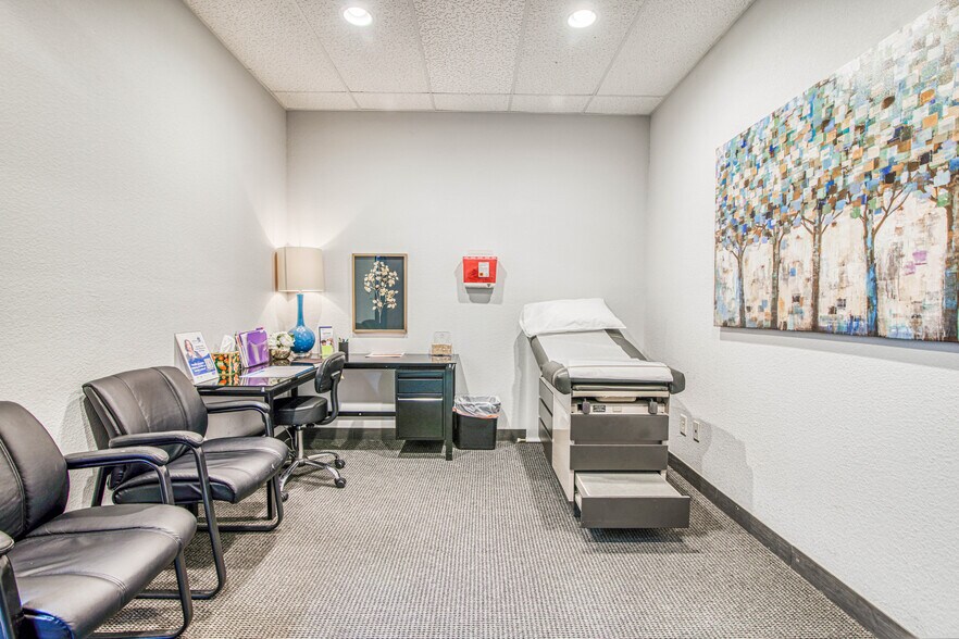 More Photos Of 550 S Mesa Hills Dr, El Paso Medical For Lease