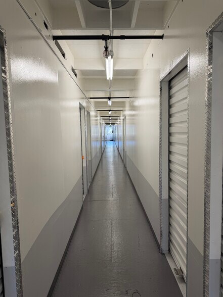 More Photos Of 922 W Evelyn Ave, Sunnyvale Self Storage For Sale