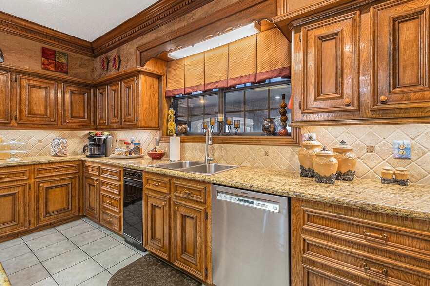 More Photos Of 1454 Oday Rd, Pearland Light Manufacturing For Sale