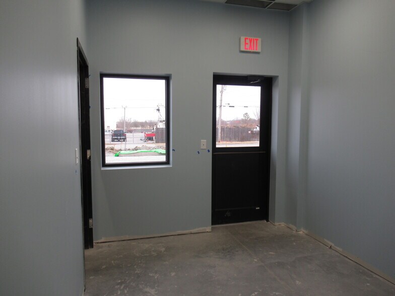 More Photos Of 5818 S 107th East Ave, Tulsa Warehouse For Lease