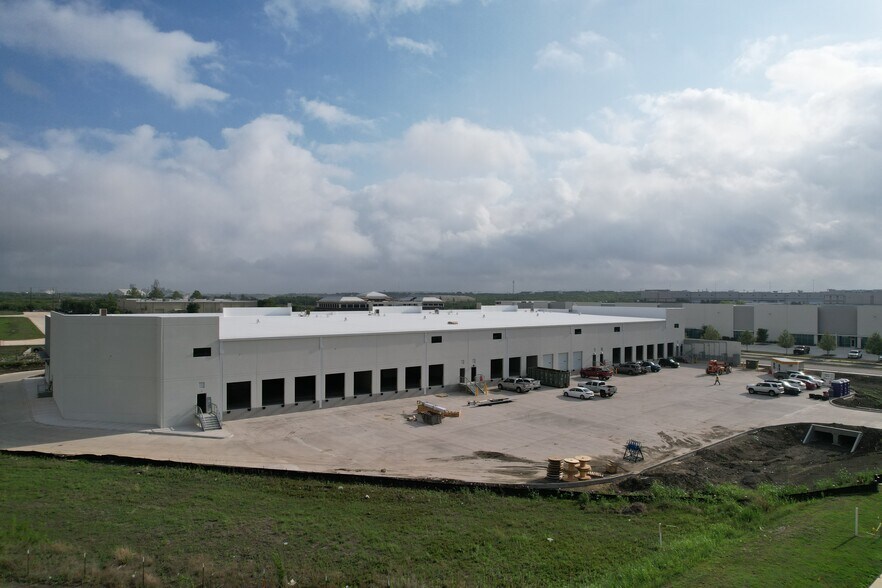 More Photos Of 19150 Marketplace Ave, Kyle Manufacturing For Lease