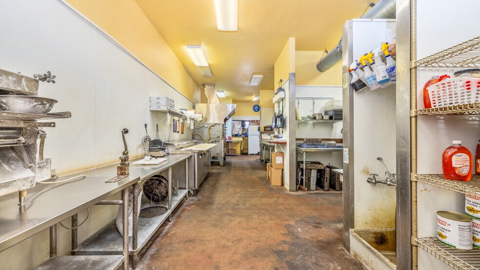 More Photos Of 207 E Hughitt St, Iron Mountain Restaurant For Sale