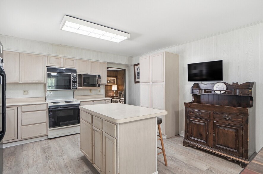 More Photos Of 2996 Millville Shandon Rd, Hamilton Specialty For Sale