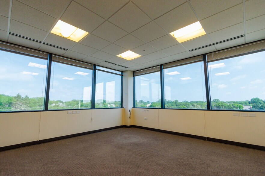 More Photos Of 650 E Algonquin Rd, Schaumburg Office For Lease