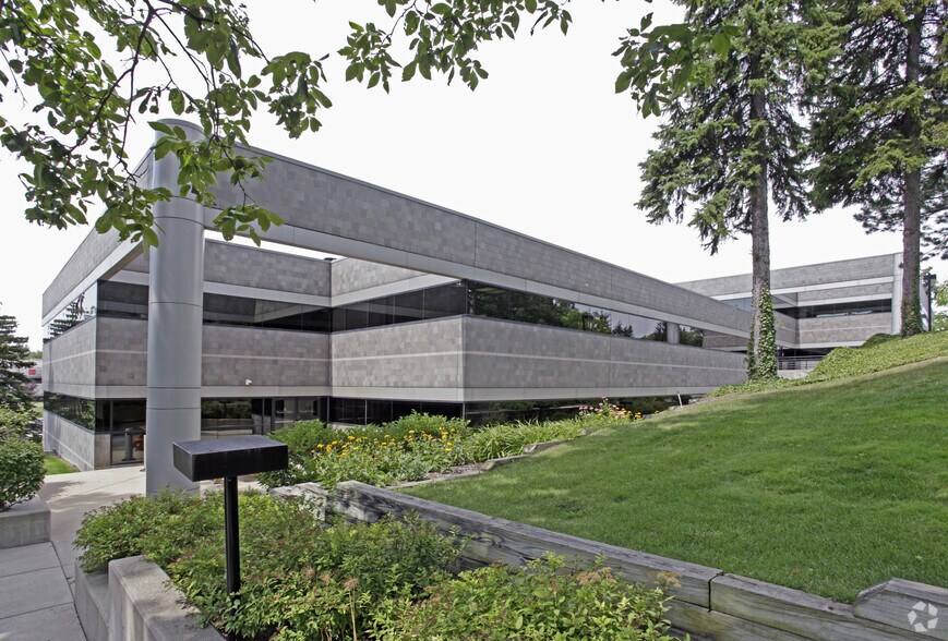 More Photos Of 30500 Northwestern Hwy, Farmington Hills Unknown For Lease