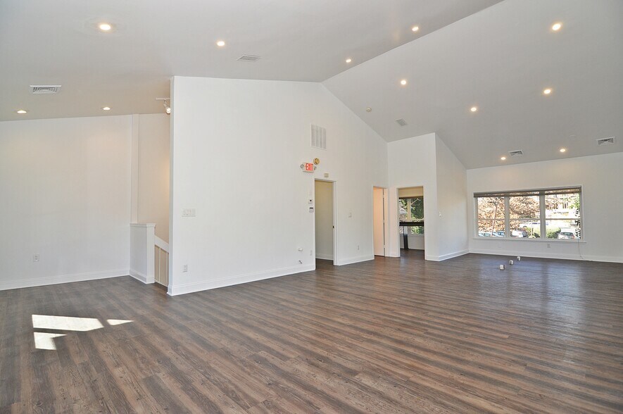 More Photos Of 6706-6716 Whittier Ave, McLean Medical For Lease