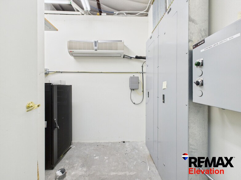 More Photos Of 156 N 6th St, Basin Office For Lease