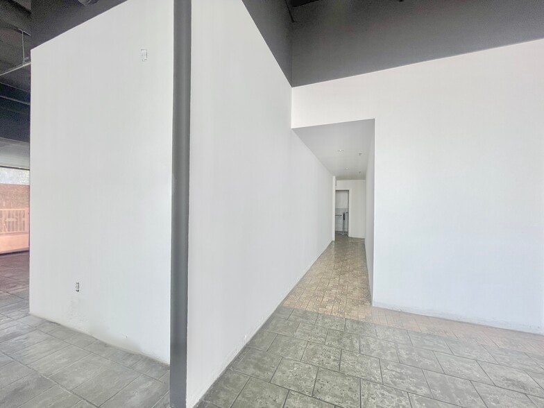 More Photos Of 1001 S Maple Ave, Los Angeles Storefront For Lease