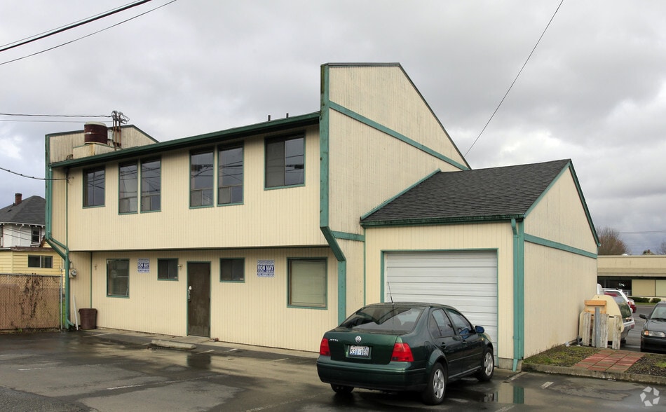 More Photos Of 2120 Broadway, Everett Freestanding For Lease
