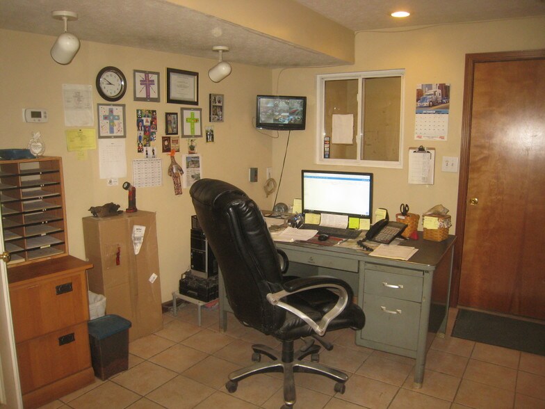 More Photos Of 500 Hunt Ave, Charleston Warehouse For Sale