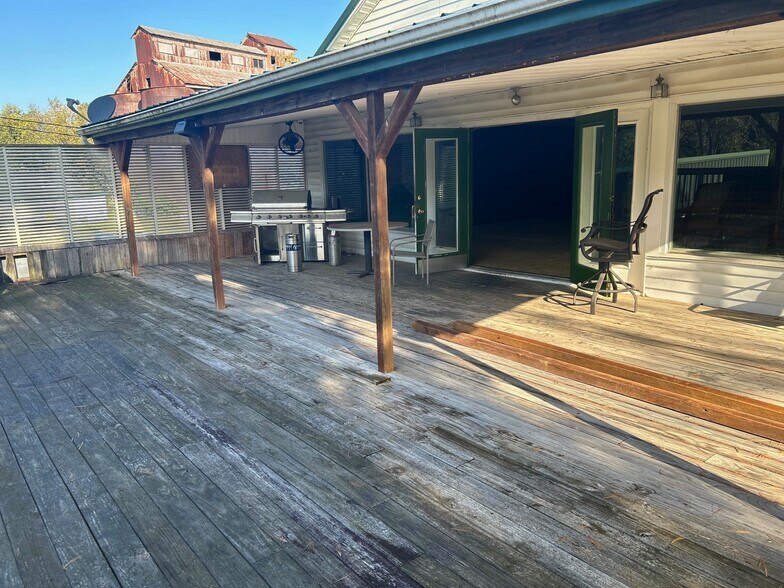 More Photos Of 38 E Main St, Paris Land For Sale