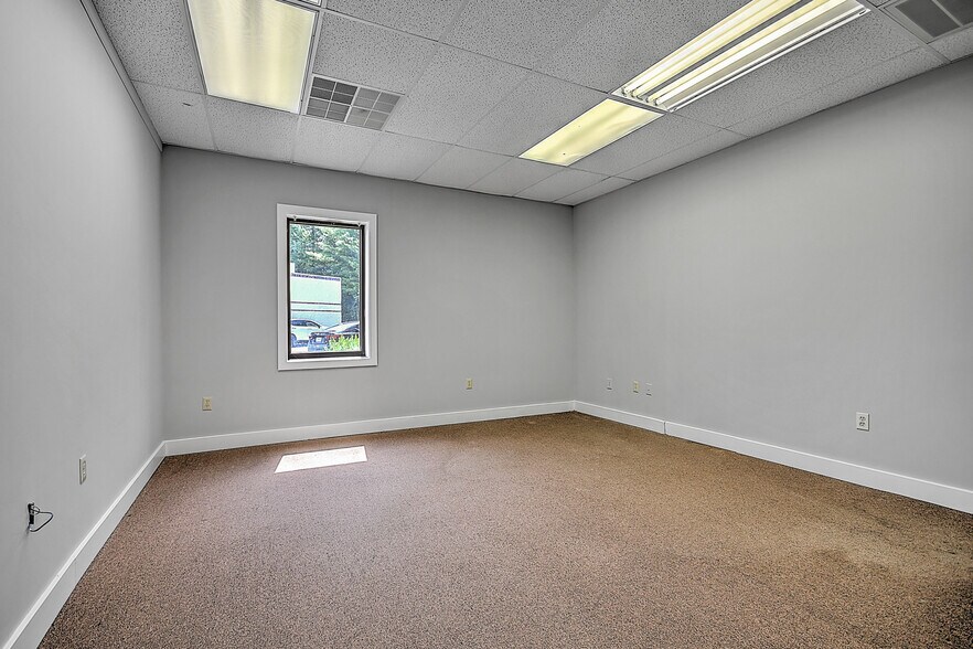 More Photos Of 10376 Wallace Alley St, Kingsport Office For Lease