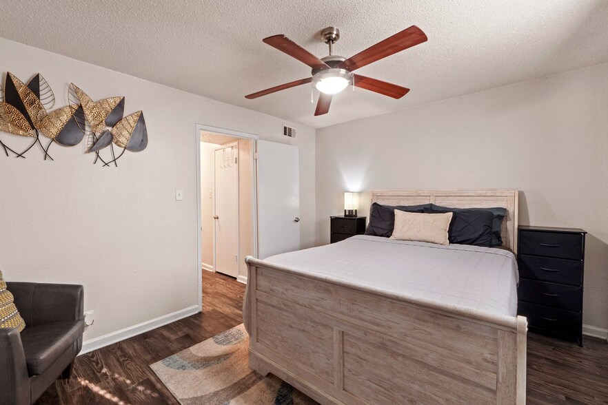 More Photos Of 1501 Kinney Ave, Austin Apartments For Sale