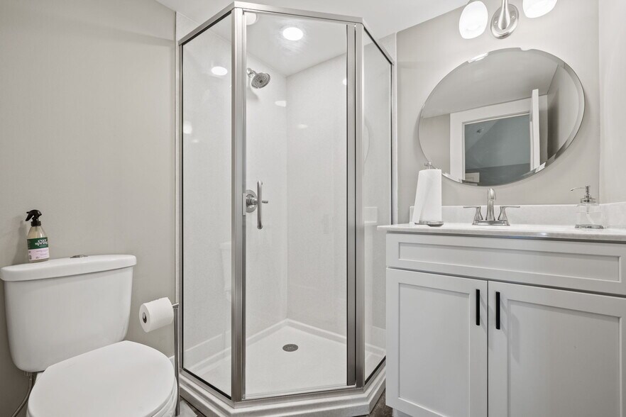 More Photos Of 2049 S Brentwood Blvd, Springfield Office For Sale