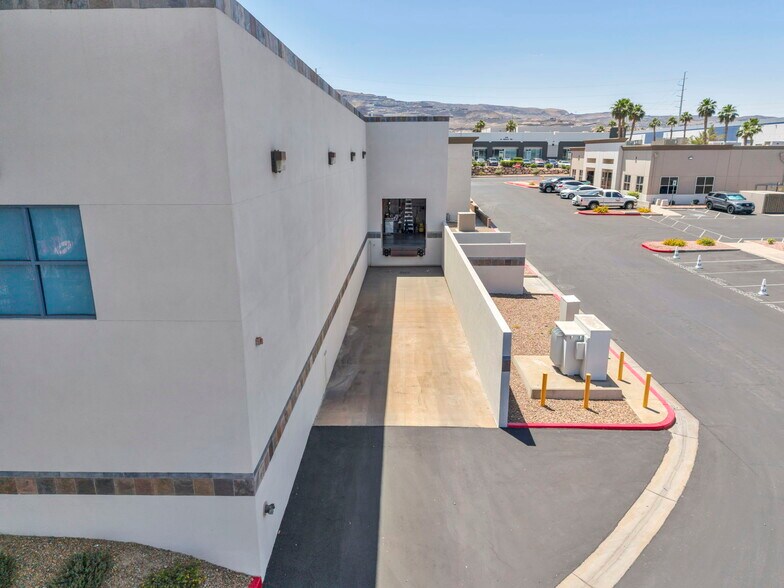 More Photos Of 159 N Gibson Rd, Henderson Warehouse For Sale