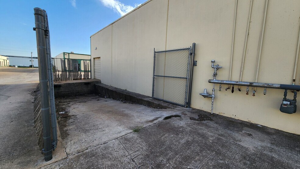 More Photos Of 7112 NW Melrose Ln, Oklahoma City Manufacturing For Lease