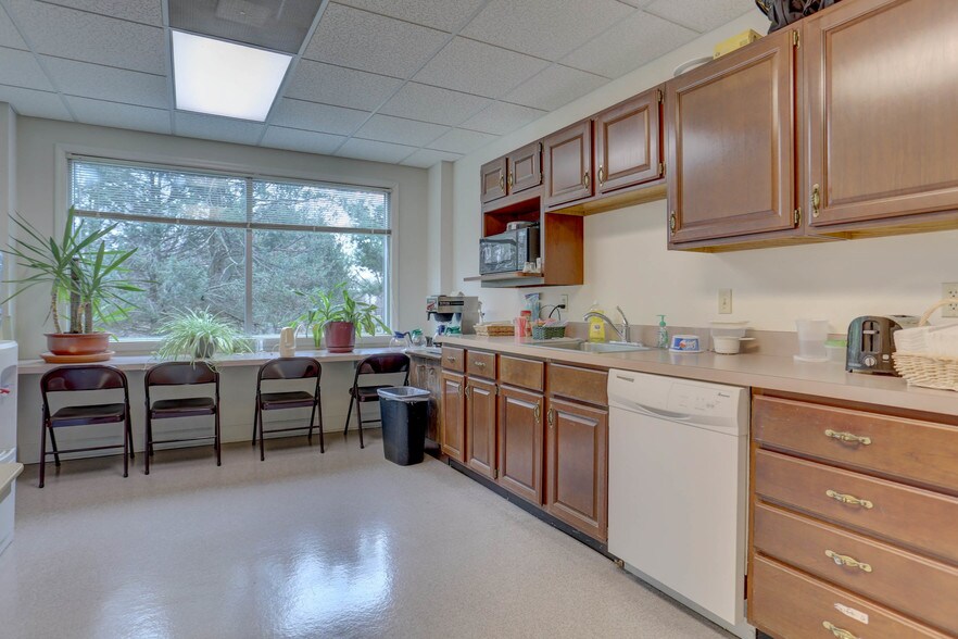 More Photos Of 930 Red Rose Ct, Lancaster Medical For Lease