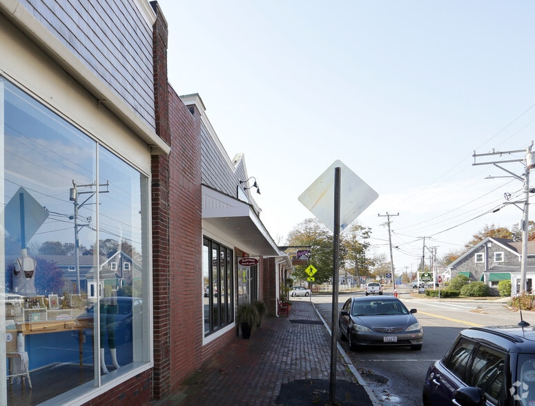 More Photos Of 667-681 Main St, Dennis Port Storefront For Lease