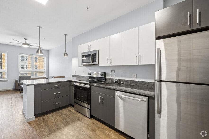 More Photos Of 919 E Genesee St, Syracuse Apartments For Lease