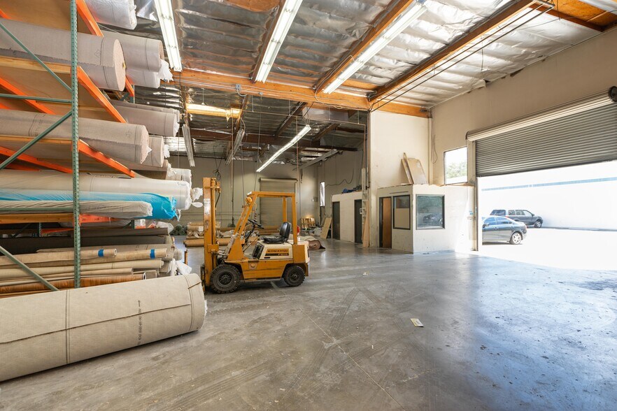 More Photos Of 6400 Variel Ave, Woodland Hills Manufacturing For Lease