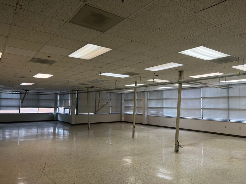 More Photos Of 11350 Technology Cir, Duluth Light Manufacturing For Sale