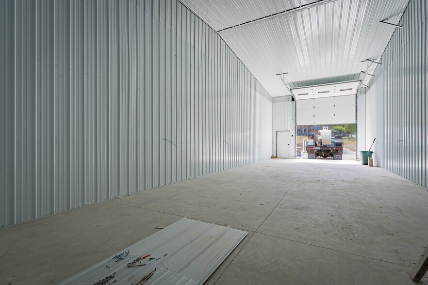 More Photos Of 100 Man Cave, Sunrise Beach Self Storage For Sale