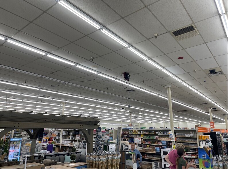 More Photos Of 51 Burnett Blvd, Poughkeepsie Freestanding For Lease