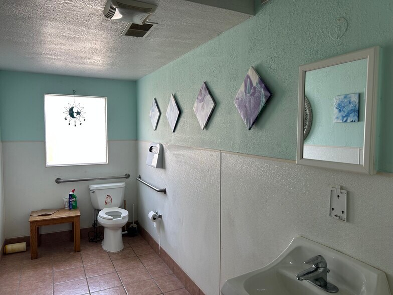 More Photos Of 300 E 18th St, Oakland Freestanding For Sale