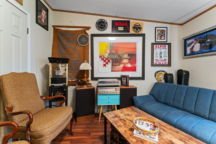 More Photos Of 33855 Blanco Rd, Bulverde Bar For Sale