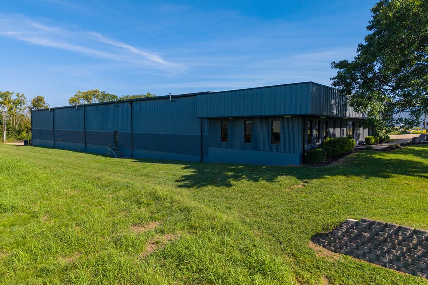 More Photos Of 151 Hanger Cir, Richmond Warehouse For Sale