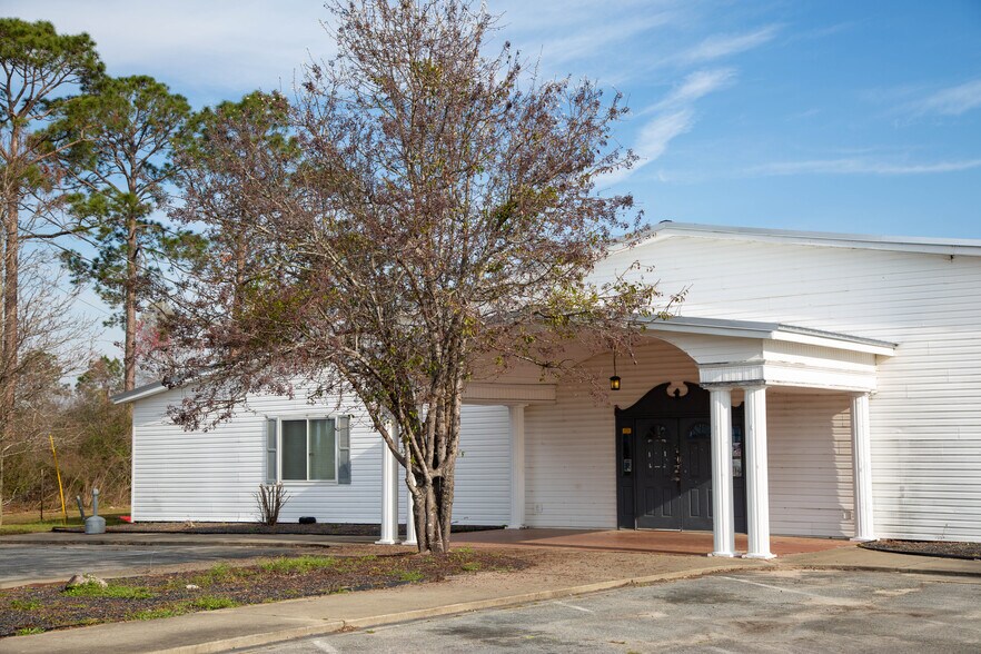 More Photos Of 1686 GOLDEN ISLE W, Baxley Restaurant For Sale