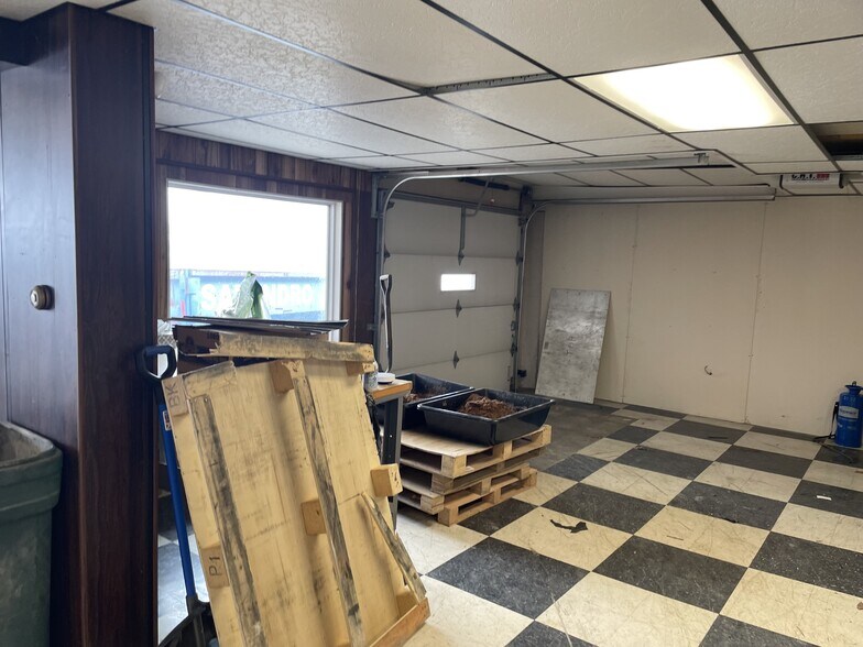 More Photos Of 1992 Mount Pleasant Rd, Greensburg Showroom For Sale