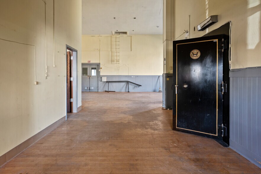 More Photos Of 224 N Oak St, Ukiah Office Residential For Sale