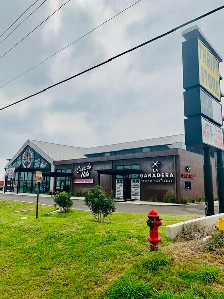 More Photos Of 4109 N Conway Ave, Palmhurst Storefront For Sale