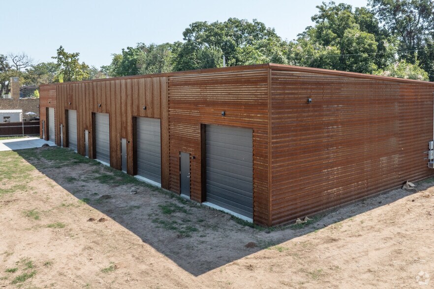 More Photos Of 4008 Charles Page Blvd, Tulsa Industrial For Lease