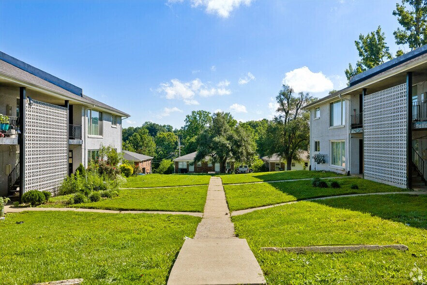 More Photos Of 1980-2016 Cambridge Dr, Lexington Apartments For Sale