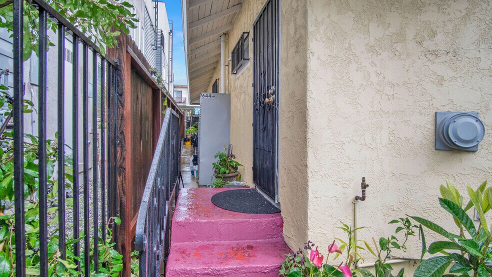 More Photos Of 644 N Serrano Ave, Los Angeles Apartments For Sale