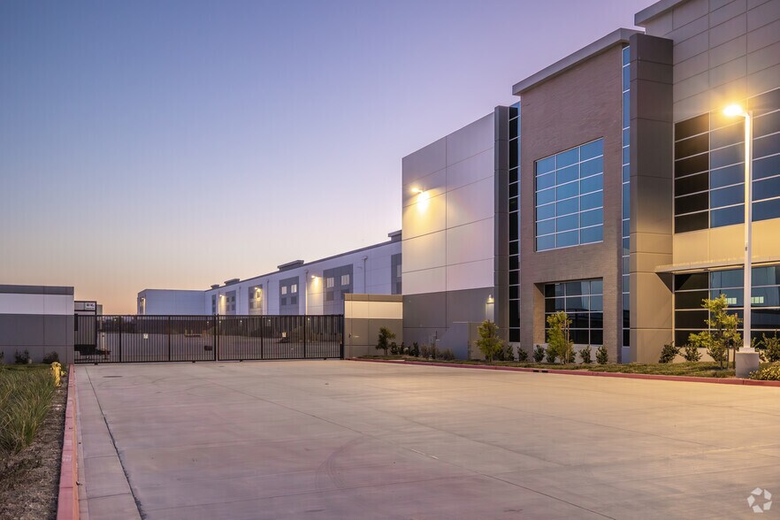 More Photos Of 473 E Rider St, Perris Warehouse For Lease