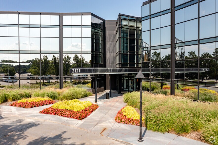 More Photos Of 2333 Waukegan Rd, Bannockburn Unknown For Lease