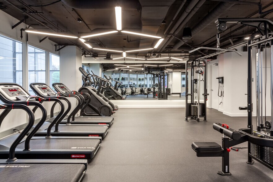 More Photos Of 5335 Wisconsin Ave NW, Washington Office For Lease