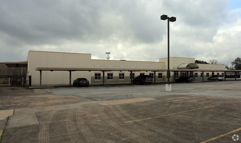 More Photos Of 5333 Gulfton St, Houston Office For Lease