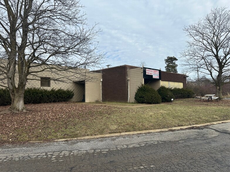 More Photos Of 90 Pattison St, Evans City Manufacturing For Lease