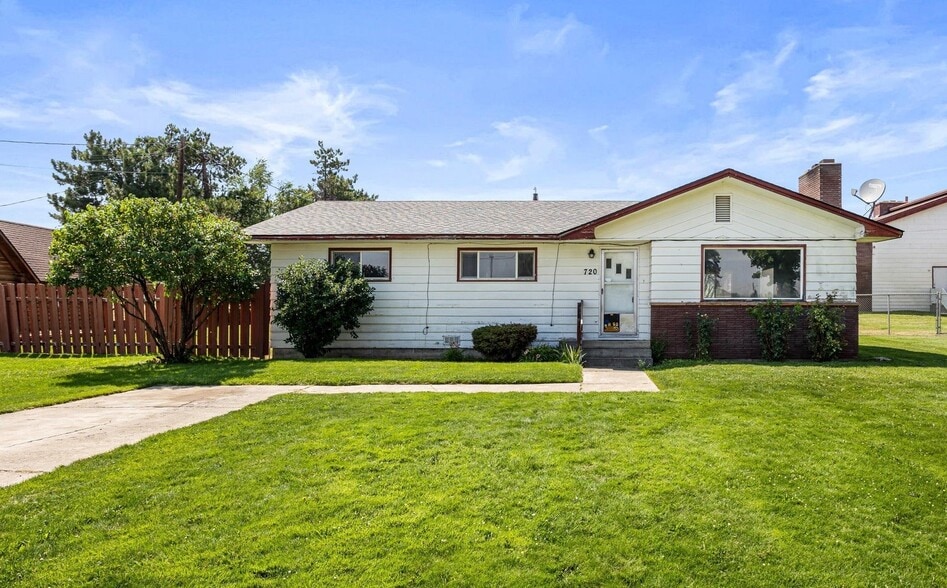 More Photos Of 720 Franklin Rd, Tieton Religious Facility For Sale