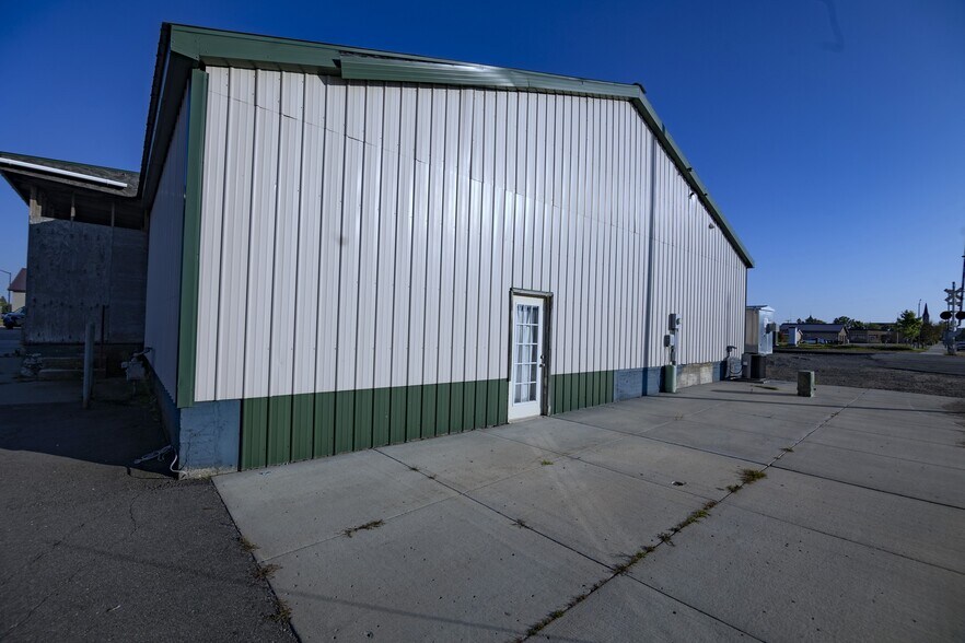 More Photos Of 105 Ash Ave NE, Wadena Veterinarian Kennel For Sale