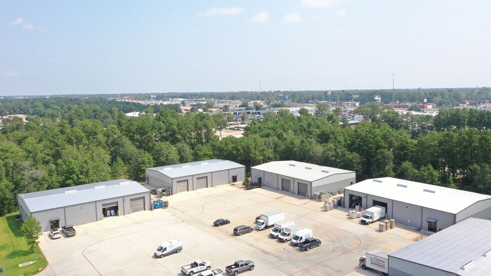 More Photos Of 806 Gladstell St, Conroe Unknown For Lease