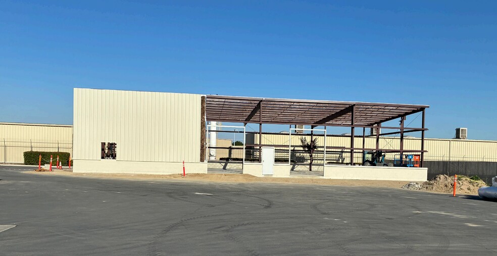 More Photos Of 10331-10337 W Goshen Ave, Visalia Warehouse For Lease