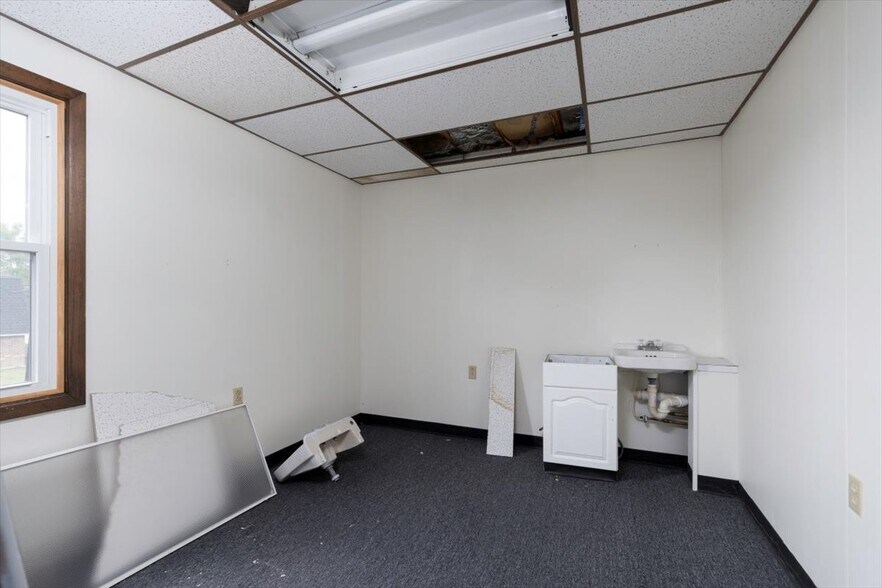 More Photos Of 928 French Rd, Cheektowaga Unknown For Lease